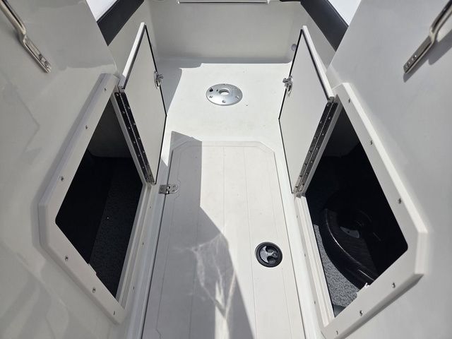 2026 Starcraft SVX OB 190 DC OB w/140hp and Trailer - 44