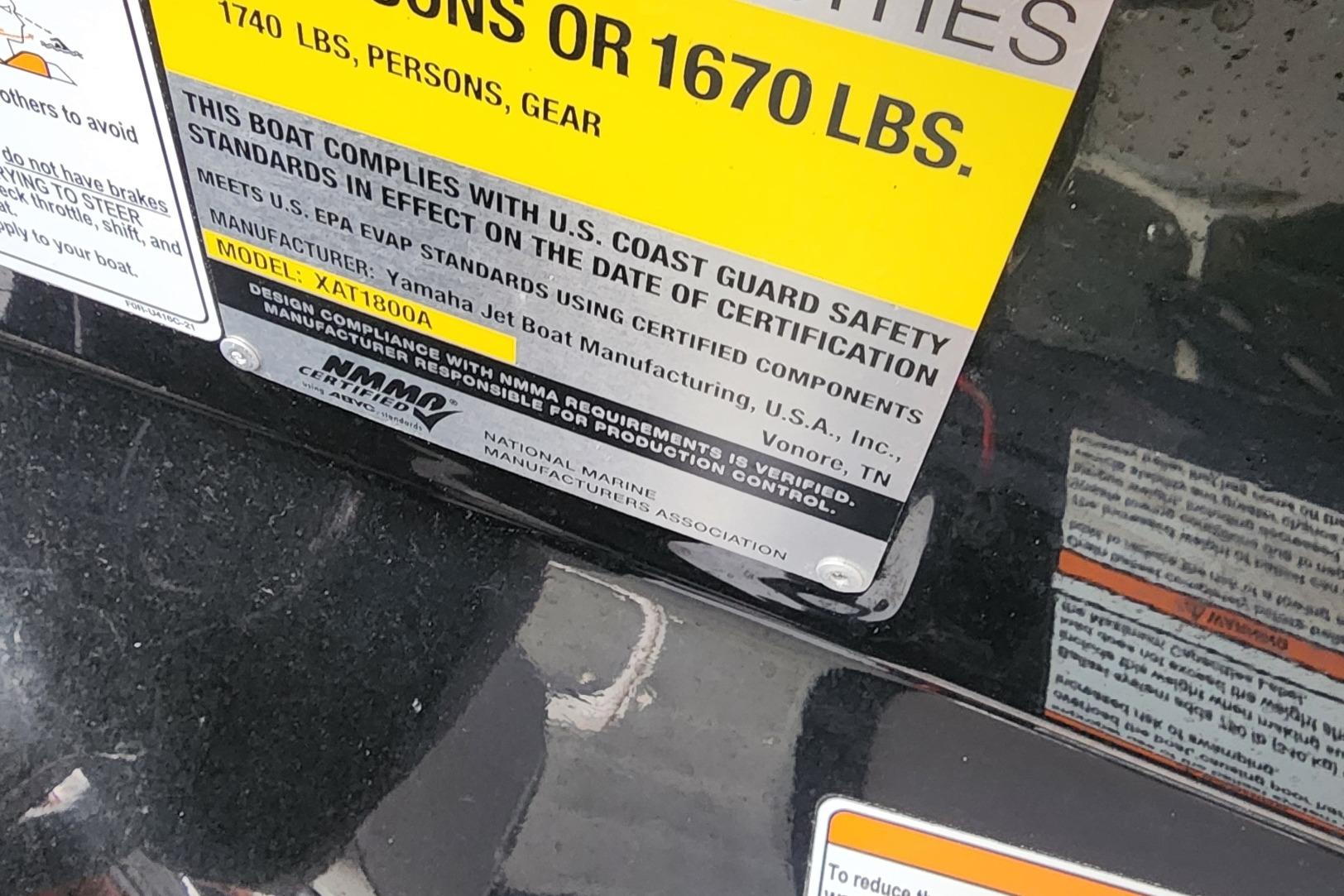 2015 Yamaha Boats 212X compliance label, U.S. Coast Guard safety standards, model XAT1800A.