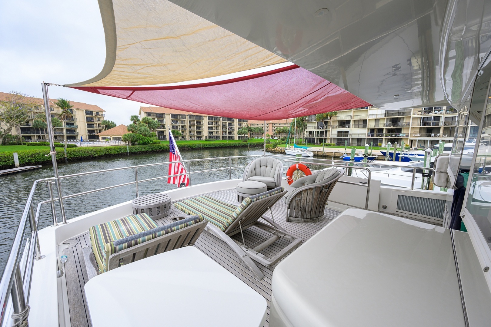 2013 Hatteras 80 Motor Yacht - Image 44