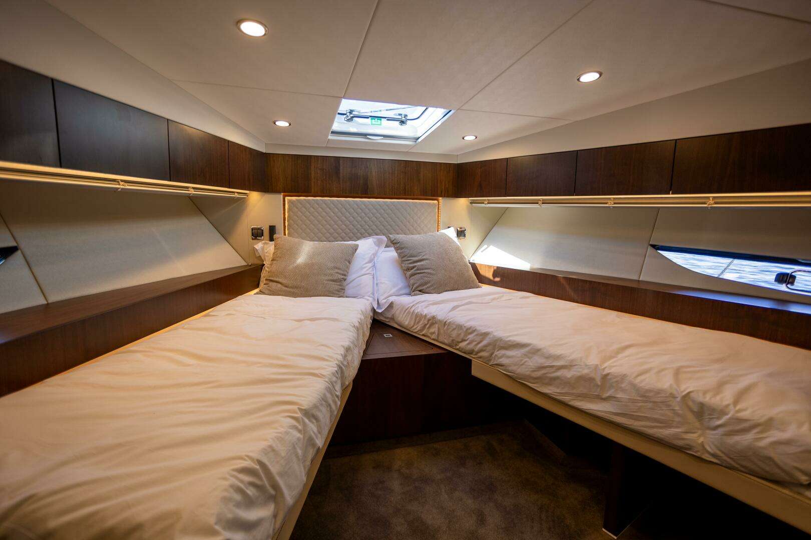 2025 Fairline Squadron 50 - Image 24