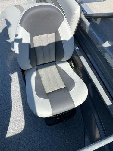 2025 Spartan 185 Astoria boat seat, gray and white design, modern and comfortable.