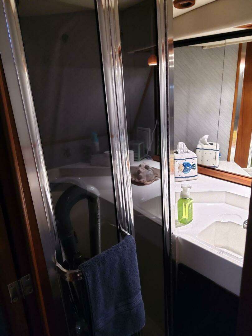 1991 Bayliner 4588 Pilothouse Motoryacht - Image 20