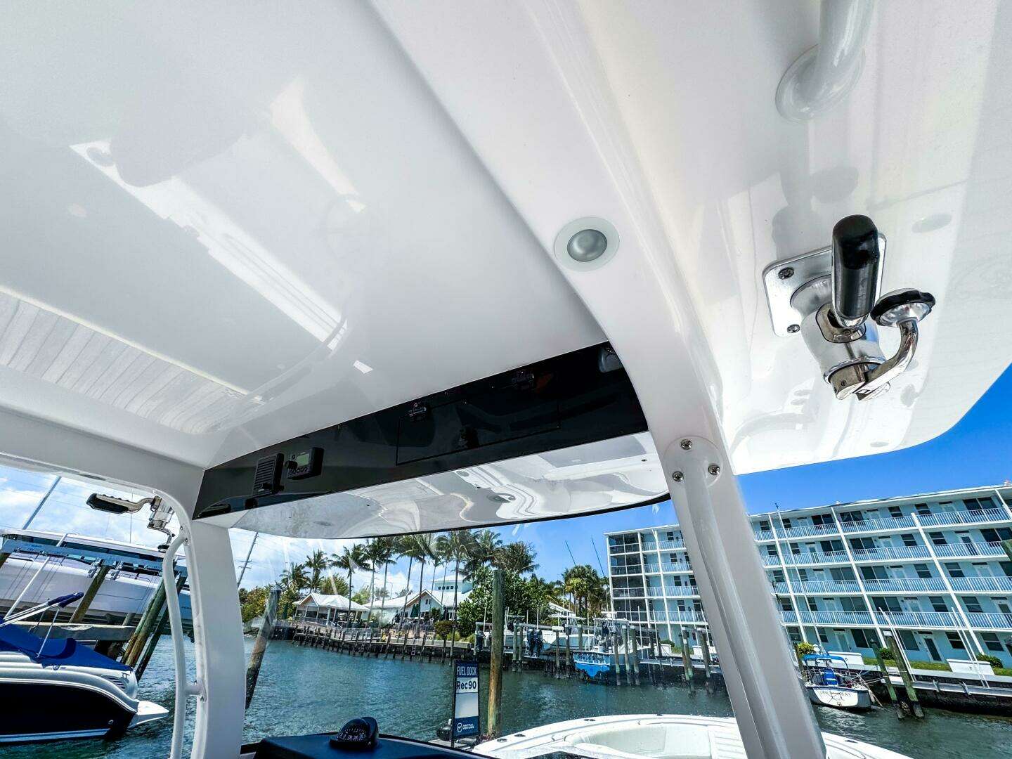 2025 Edgewater 370CC - Image 32