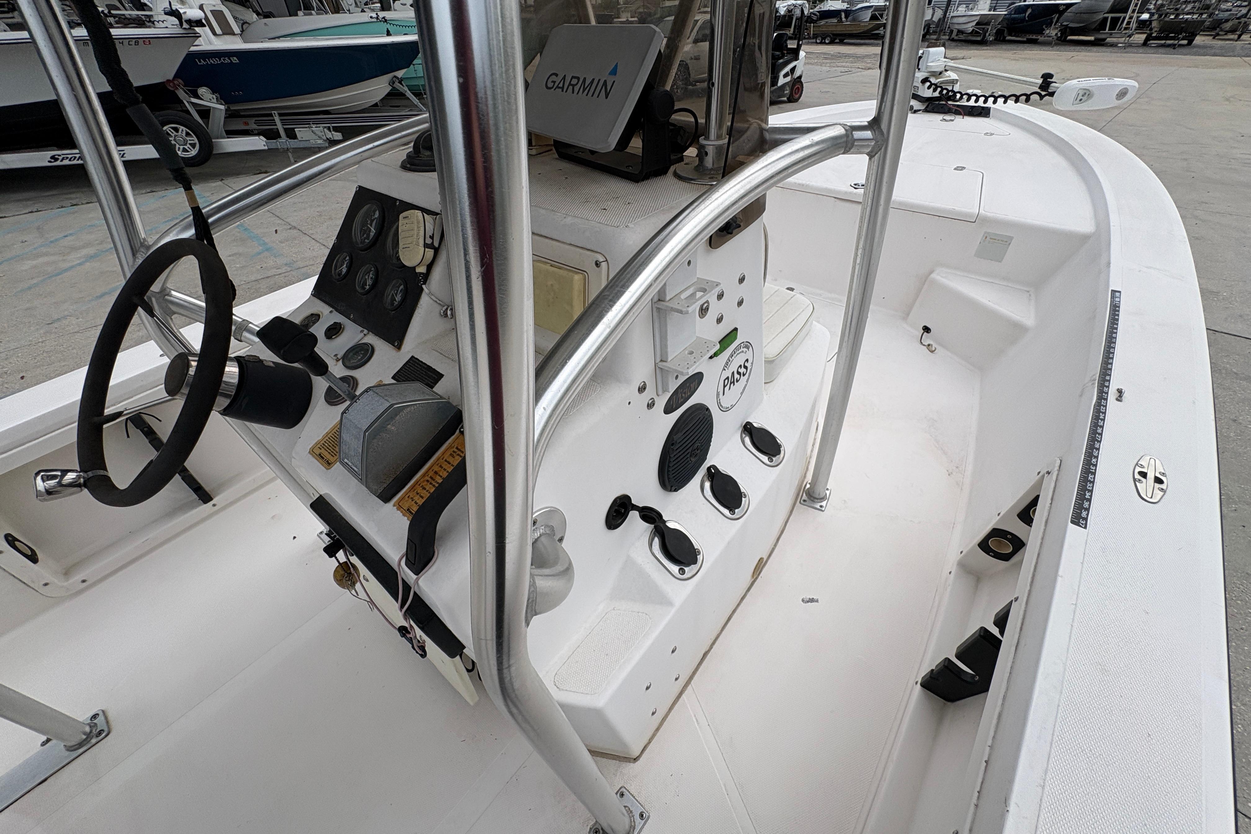 Interior view of a 2000 Kenner 21 VISION boat with steering console and controls.