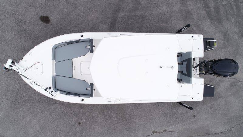 2025 Robalo 226 Cayman - 5