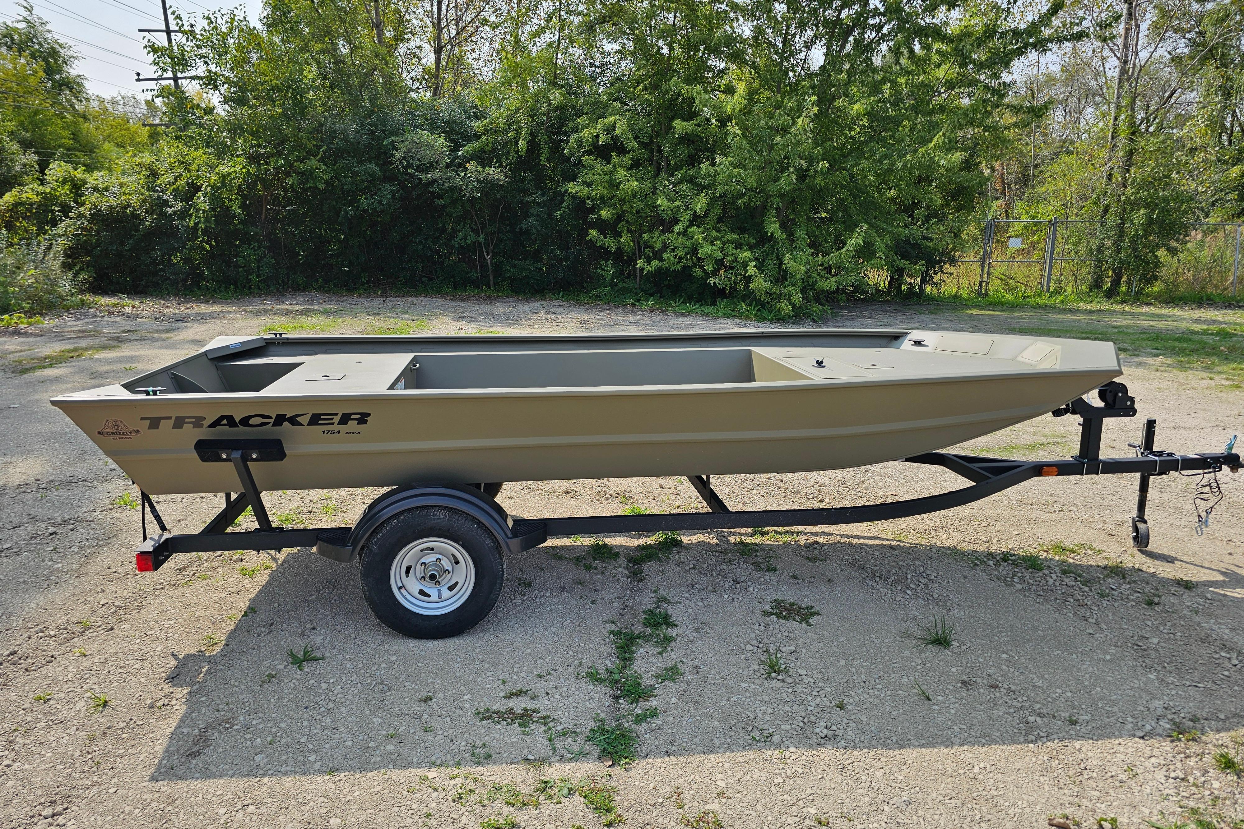 2026 Tracker Grizzly 1754 Utility