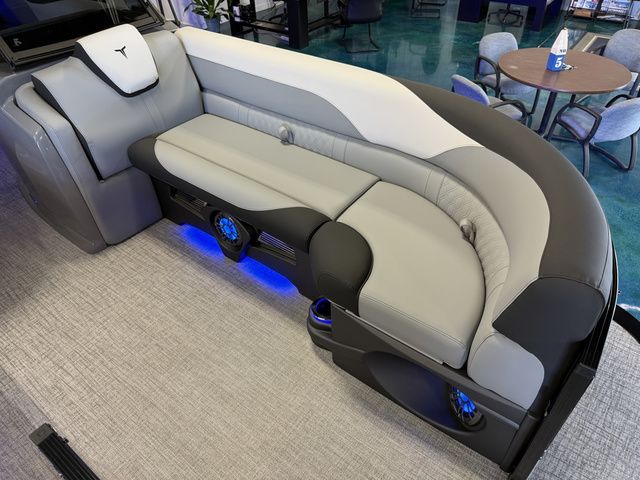 2026 Tahoe LTZ - 23 FT Elite Windshield - 4