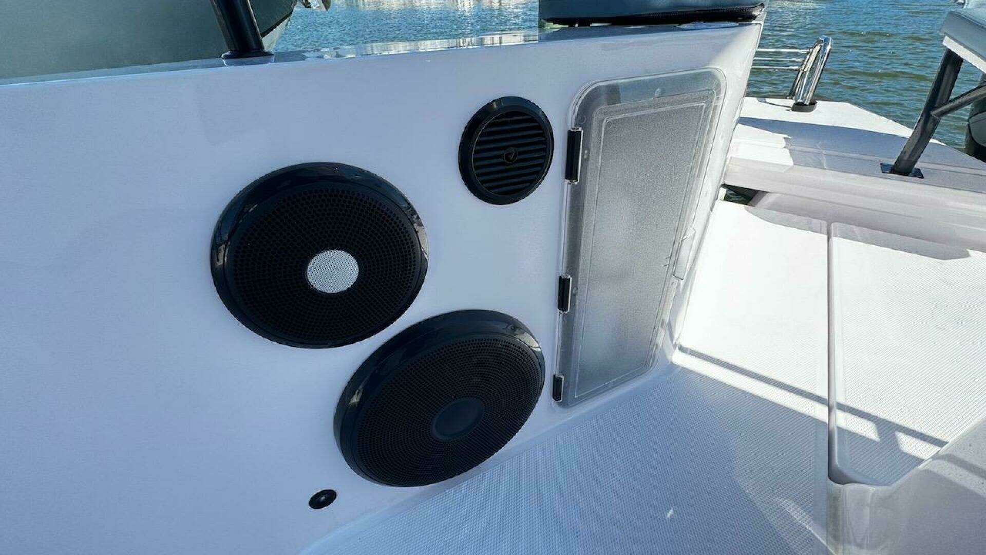 2022 Axopar 28 T-Top - Image 24