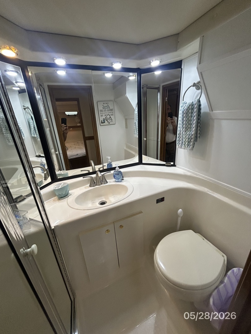 1998 Bayliner 4788 - Image 70