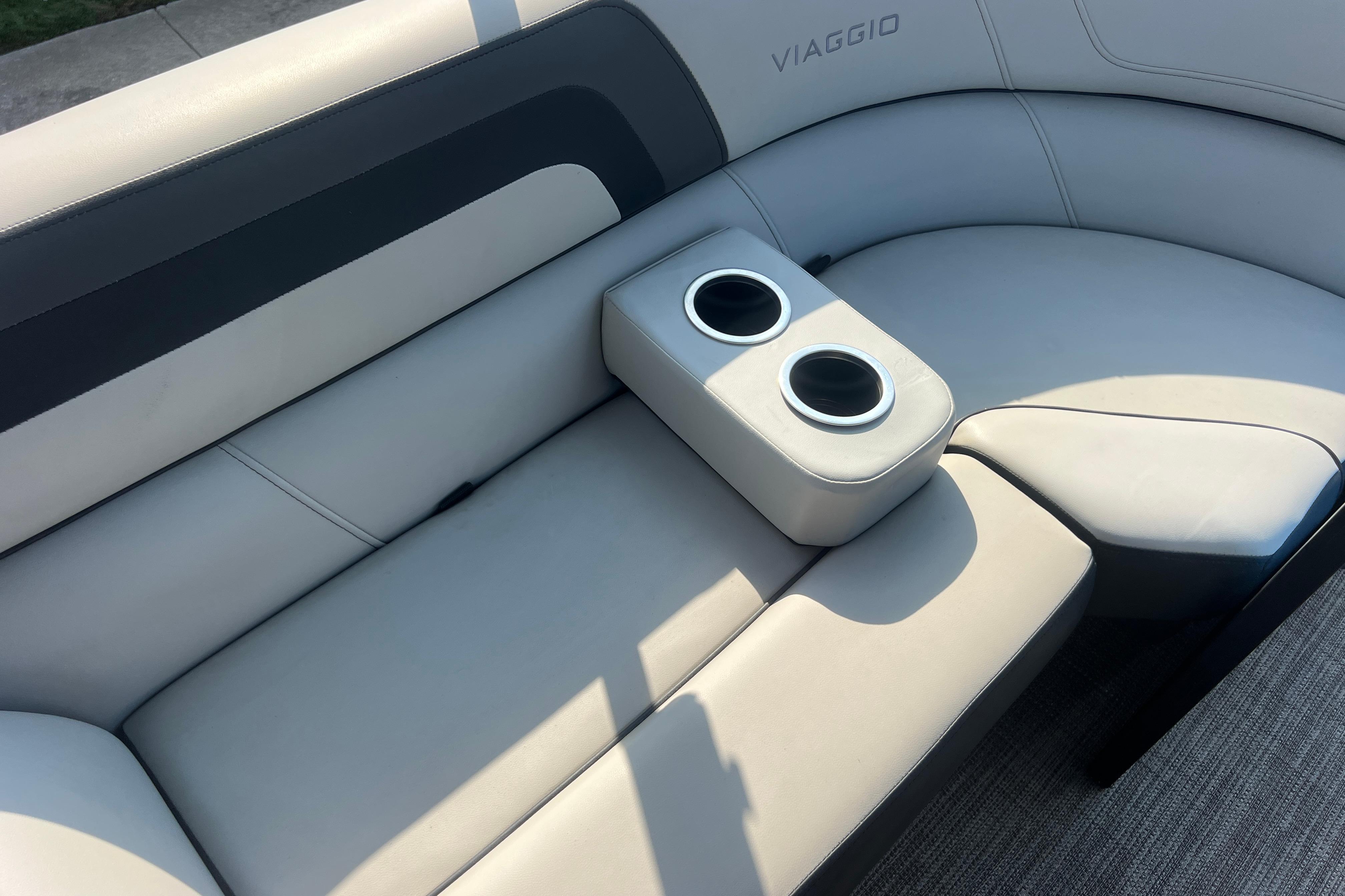Viaggio Lago V-U 22 boat seating with cup holders, 2022 model, elegant design.