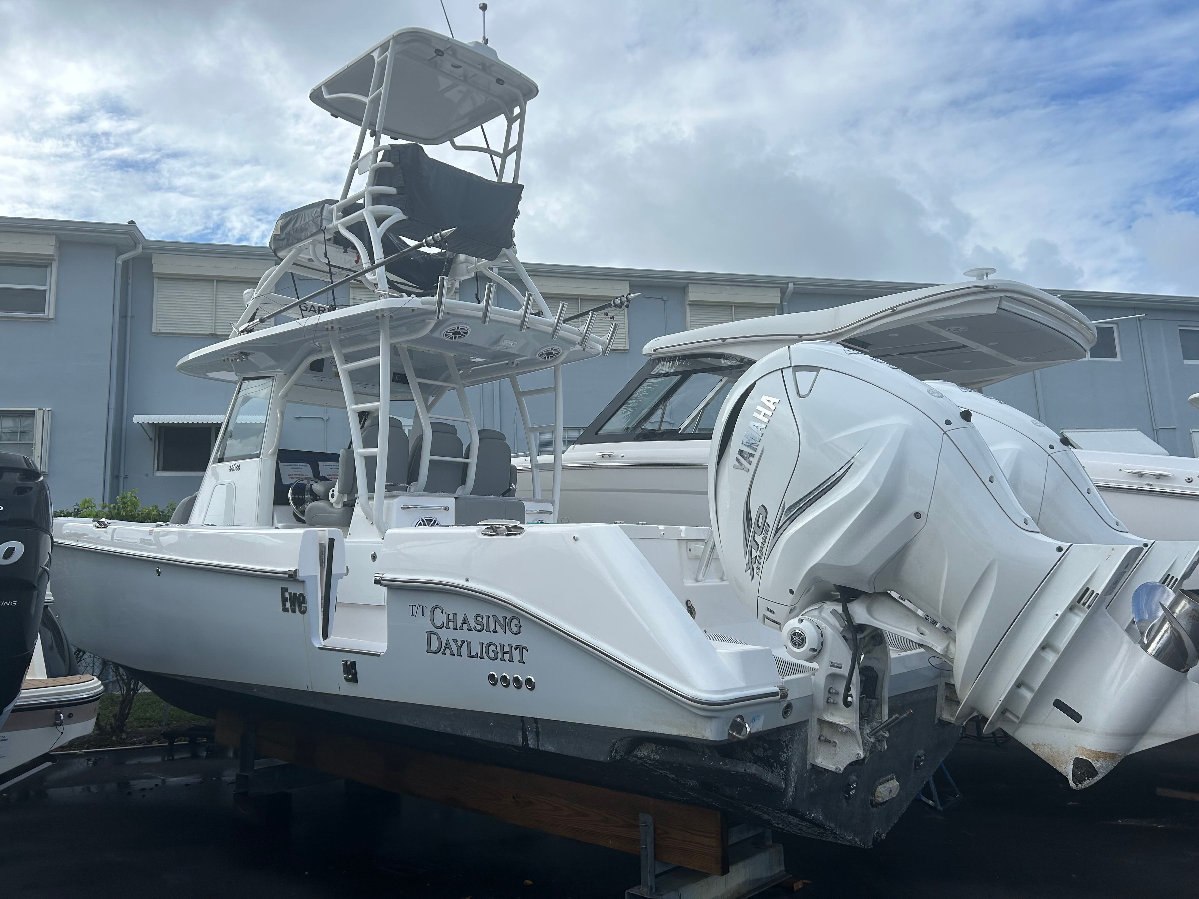 2023 Everglades 365 CC