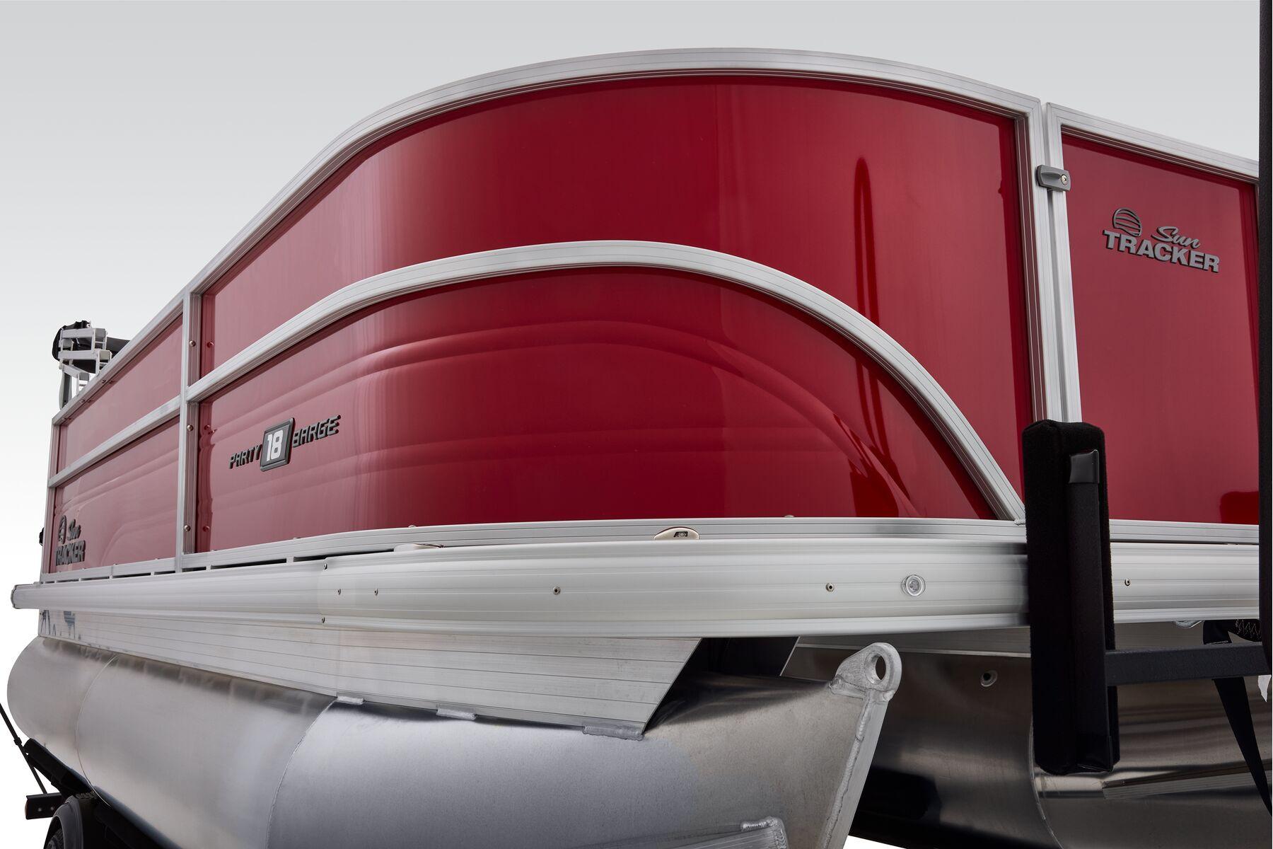 2026 Sun Tracker Party Barge 18 DLX - 33