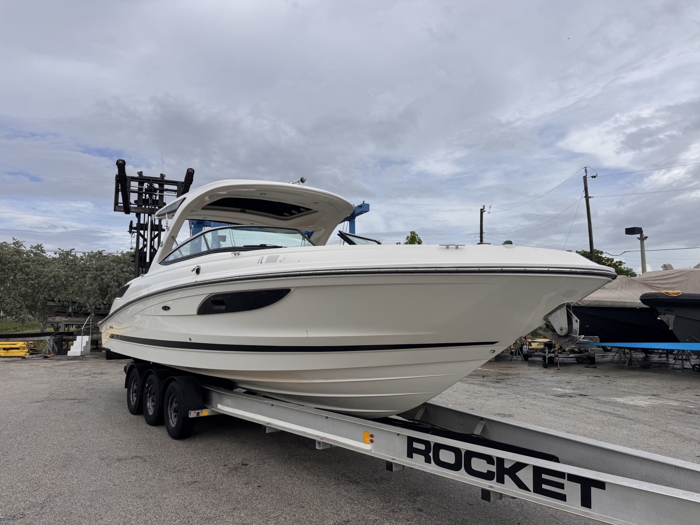 2016 Sea Ray 350 SLX - Image 9