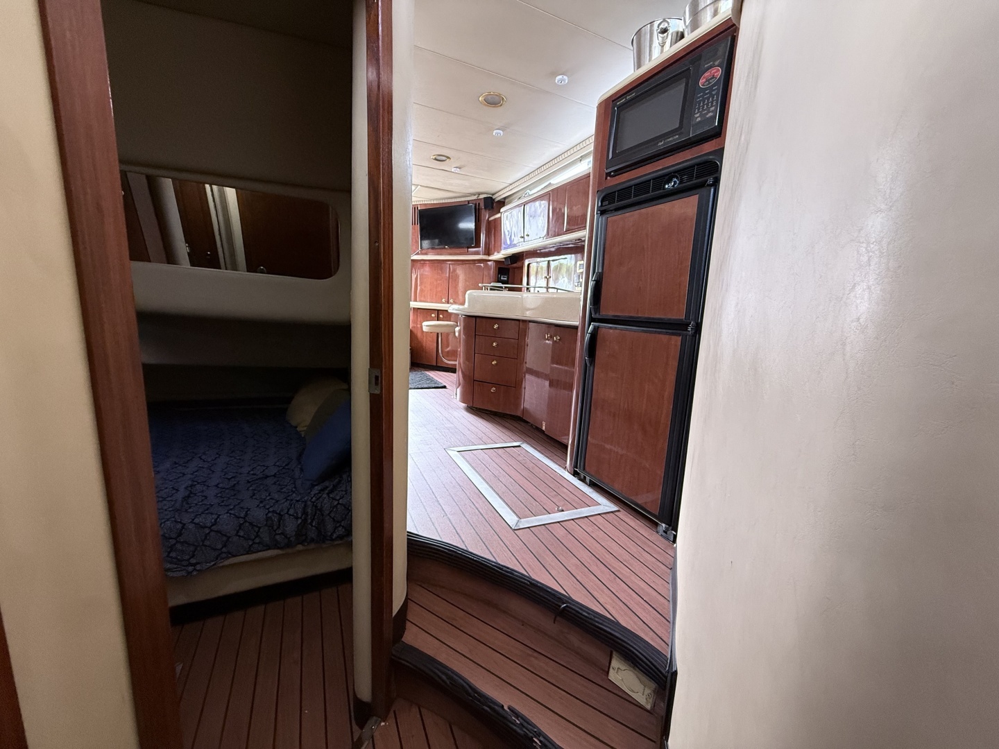 2001 Sea Ray 450 Express Bridge - Image 17