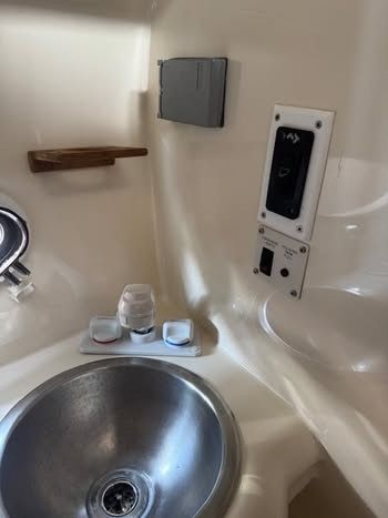 2000 Larson Cabrio 270 Mid Cabin - 9