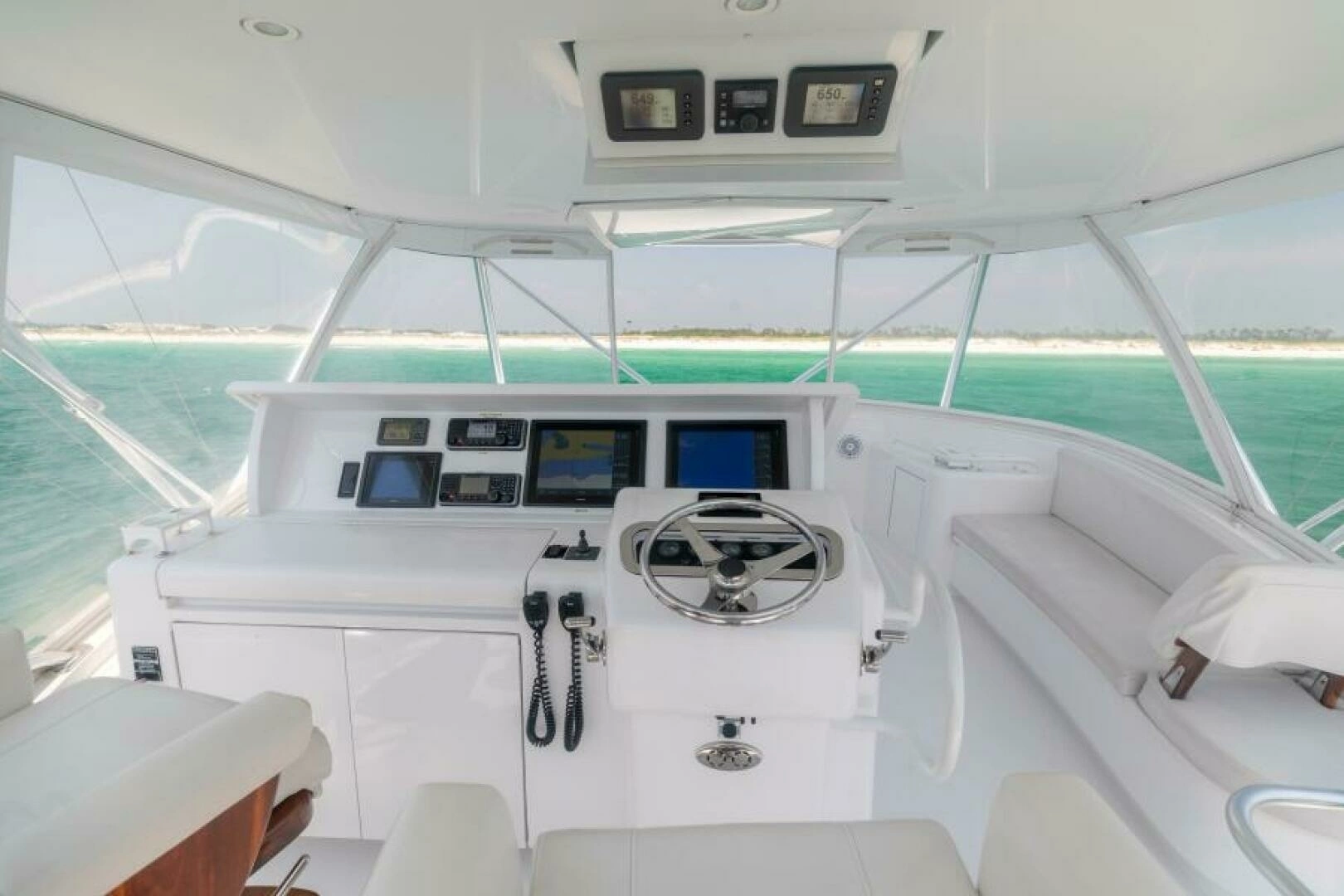 2008 Hatteras 60 Convertible - Image 21