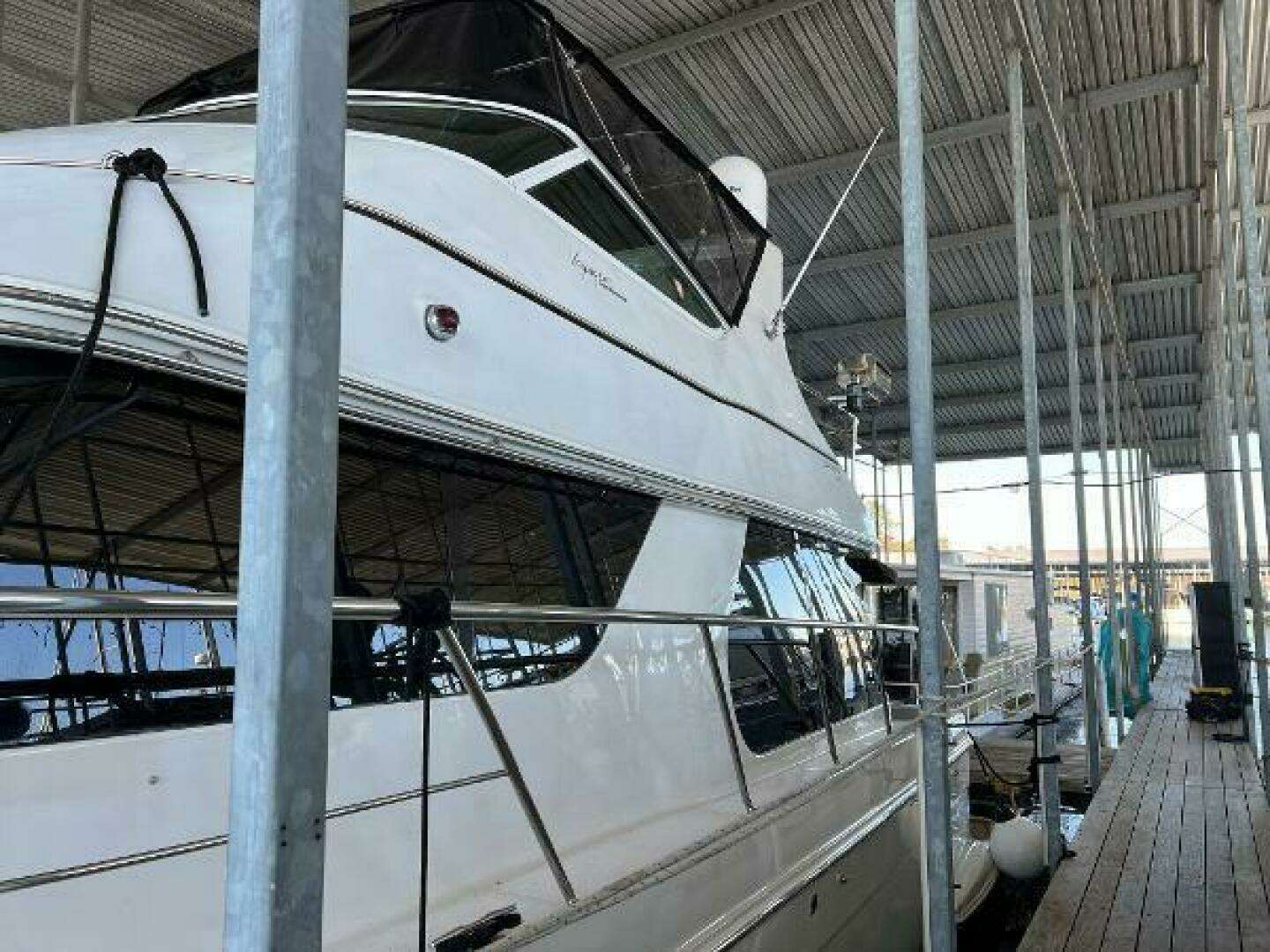 2001 Carver 450 Voyager Pilothouse - Image 3