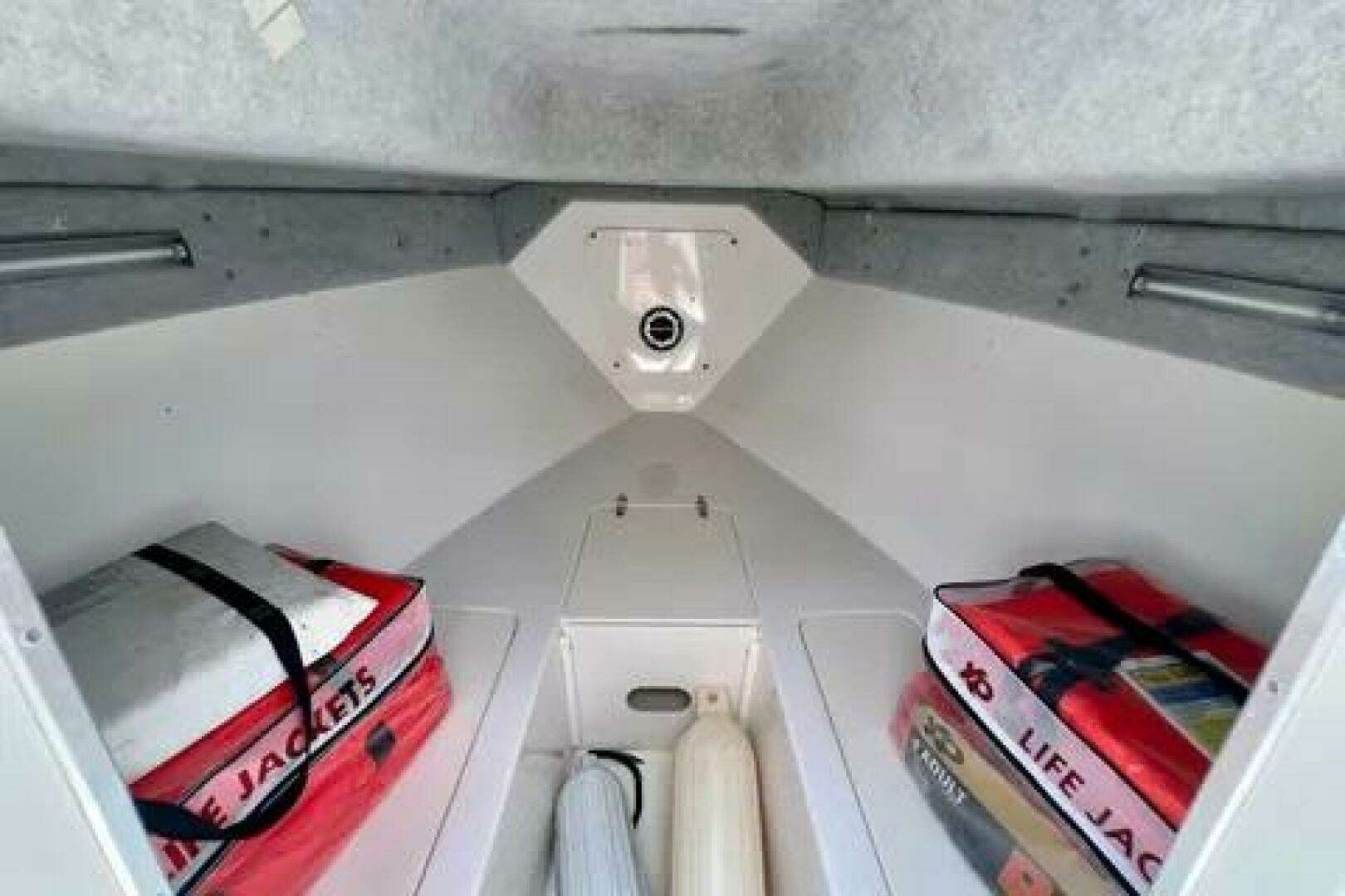 1994 Fountain 31 Center Console - Image 10