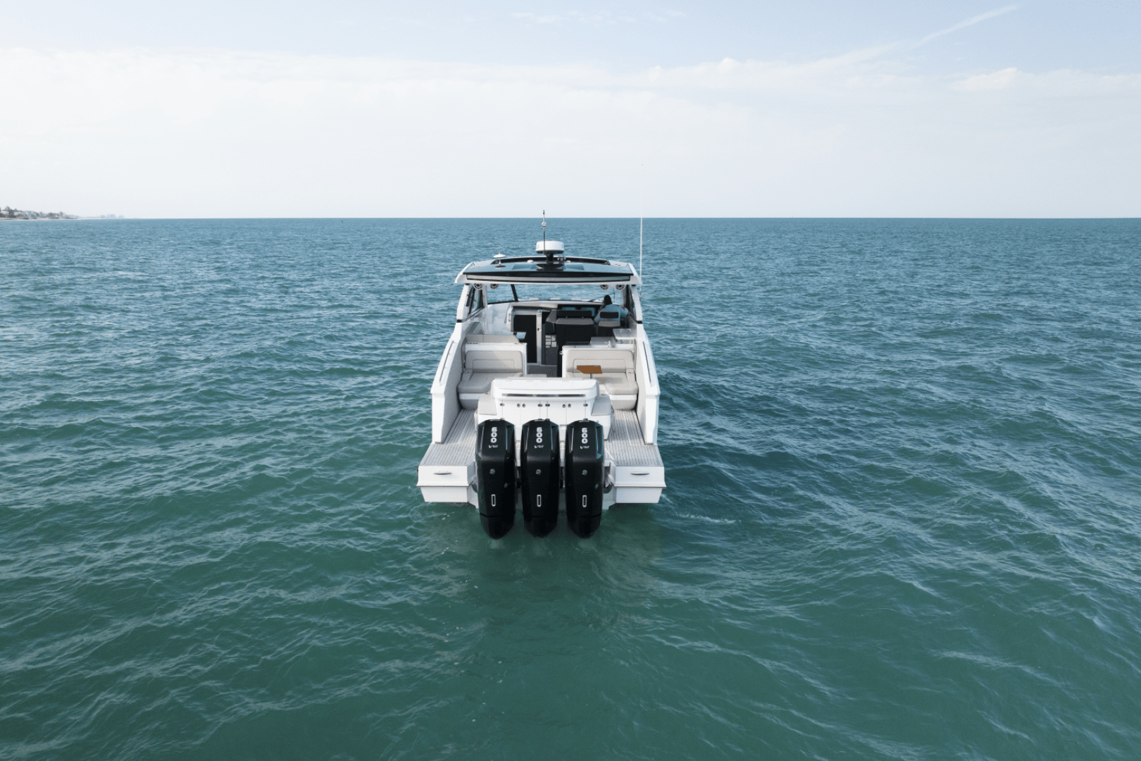 2026 Cruisers Yachts 50GLS OB - Image 16