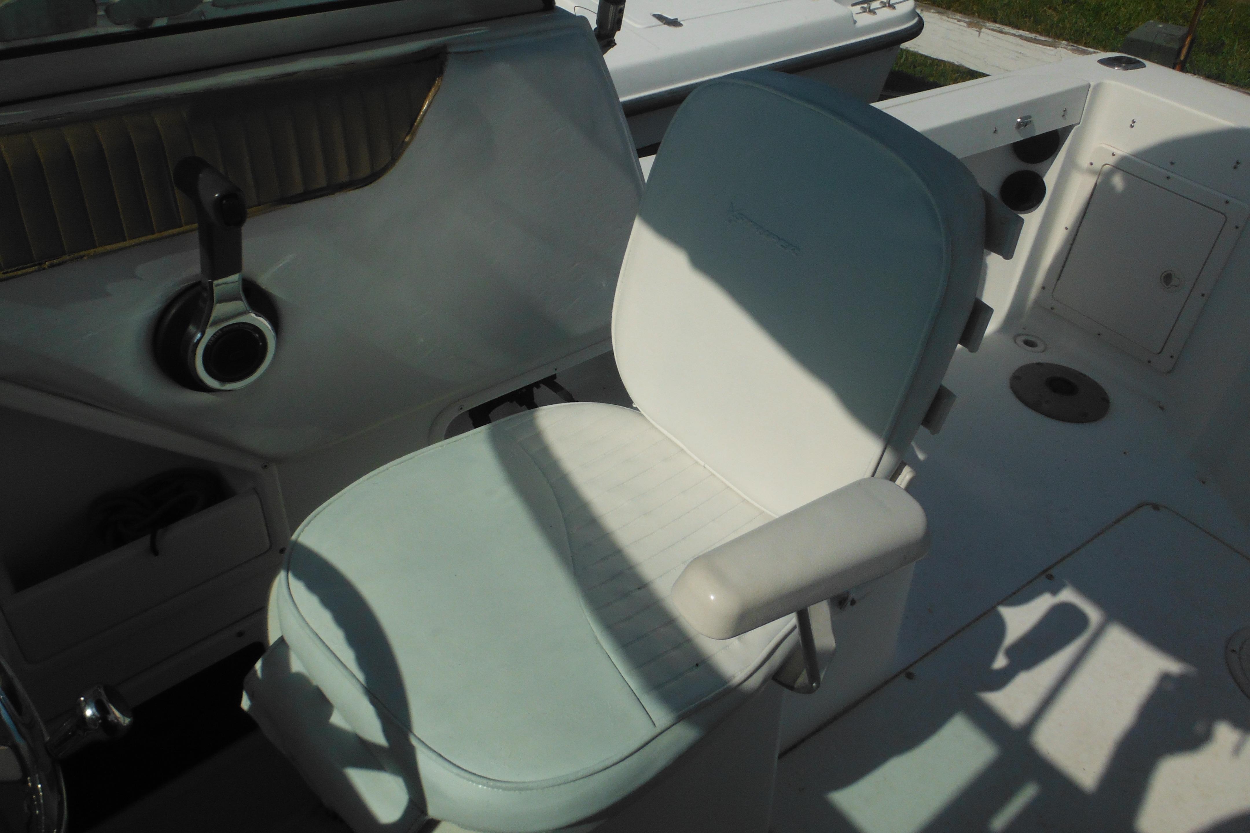 2005 Seaswirl Striper 2101 Walkaround O/B boat interior with helm seat and controls.