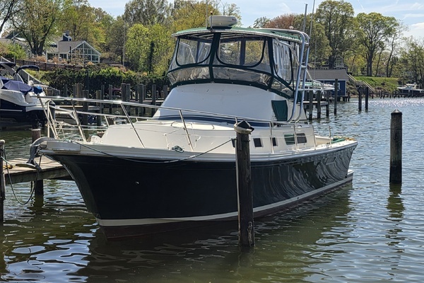 2001 Albin 32 + 2 Command Bridge