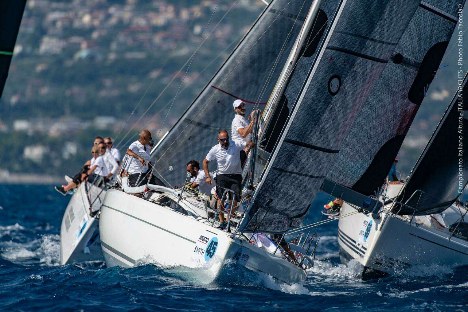 2026 Italia Yachts 9.98 - Image 27