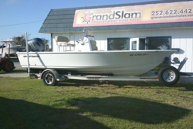 2017 Sportsman Masters 207 Bay Boat