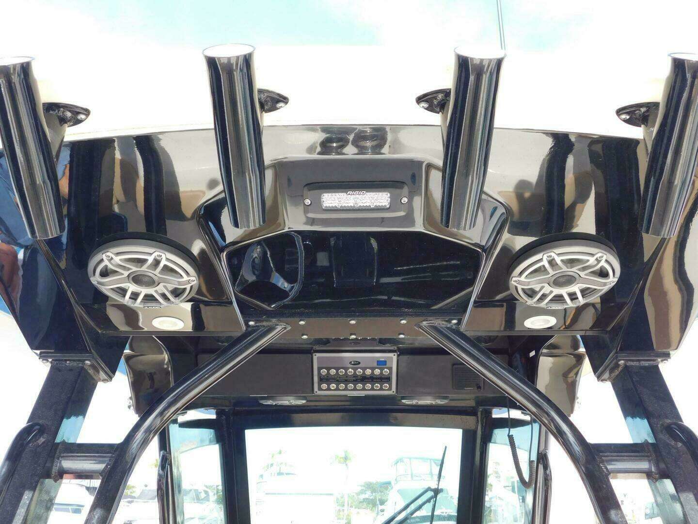 2024 Scout 330 LXF - Image 6