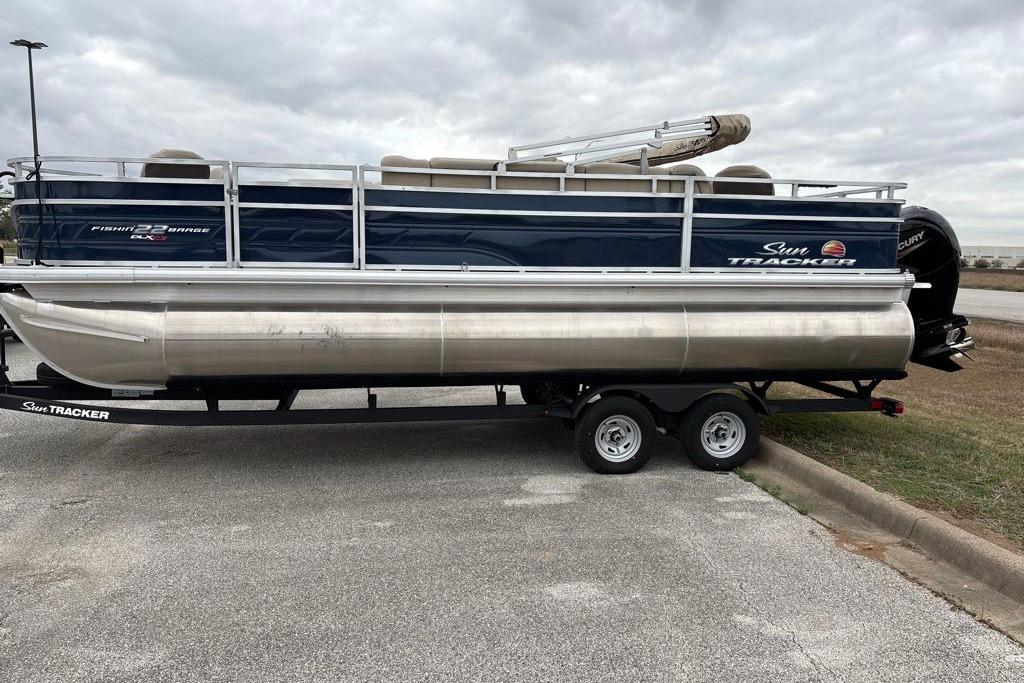 2025 Sun Tracker Fishin' Barge 22 XP3