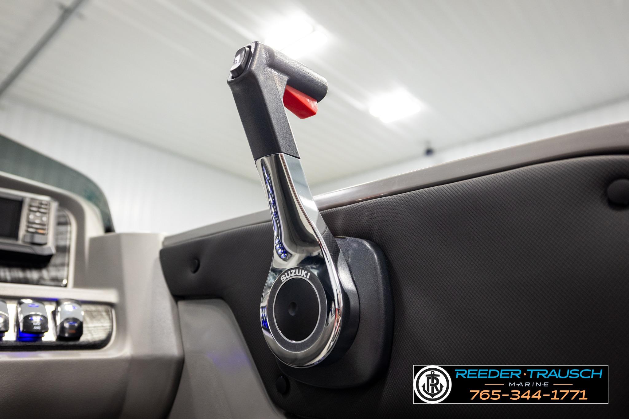 2026 Avalon LSZ QL boat throttle control with Suzuki branding in a modern interior.