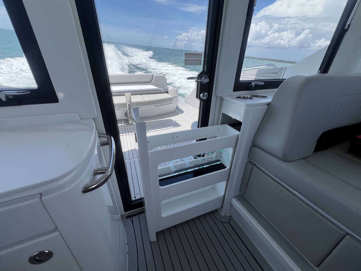 2026 Cruisers Yachts 50GLS OB - Image 51