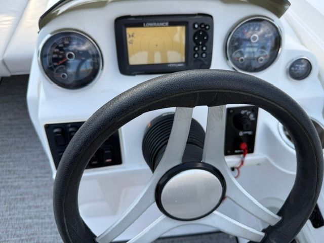 2021 Hurricane SunDeck Sport 205 OB - 5