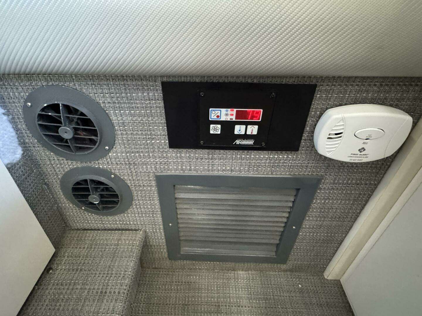1997 Bayliner 2859 Ciera Express - Image 47