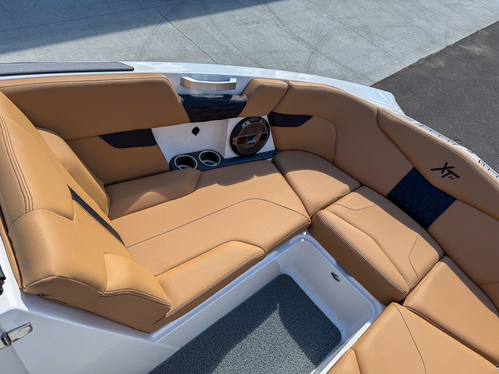 2022 MasterCraft XT24 - 32