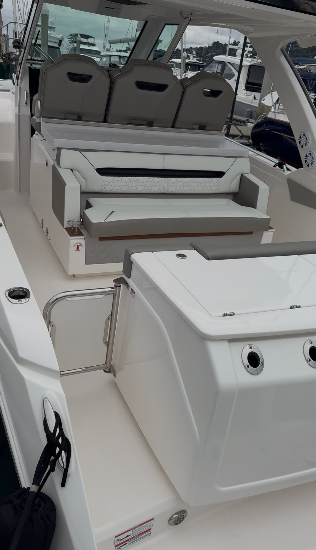 2024 Tiara Yachts 34 LS - 34