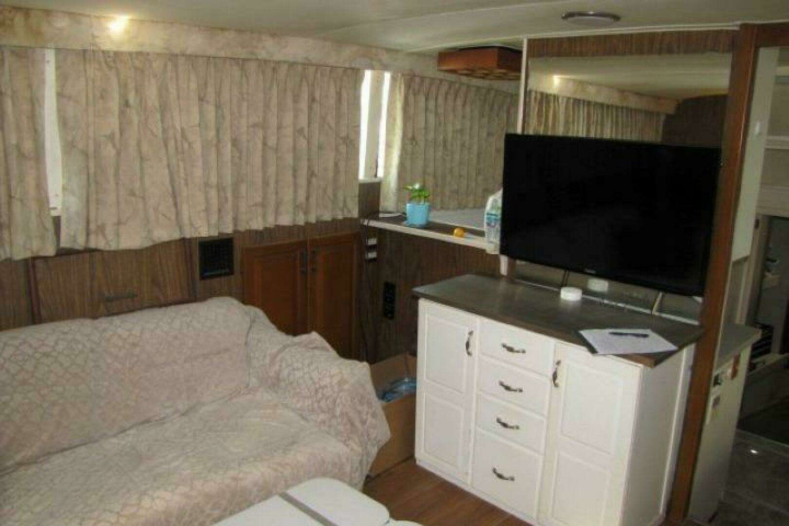1973 Chris-Craft 55 Commander - Image 26