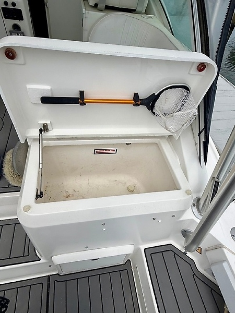 2005 Luhrs 32 Express - Image 29