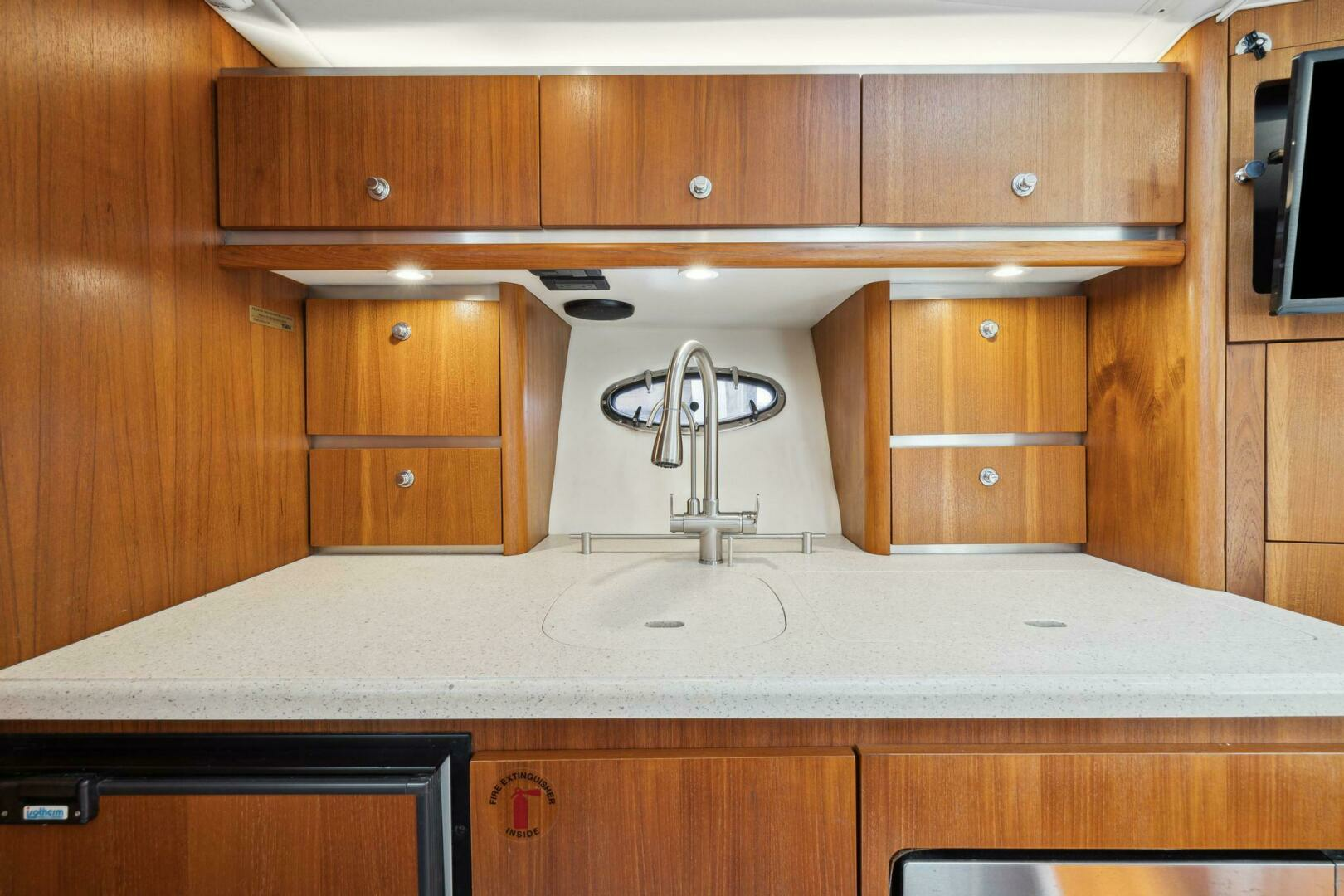 2006 Tiara Yachts 3200 Open - Image 19