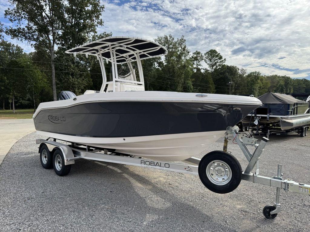 2025 Robalo R200 Center Console