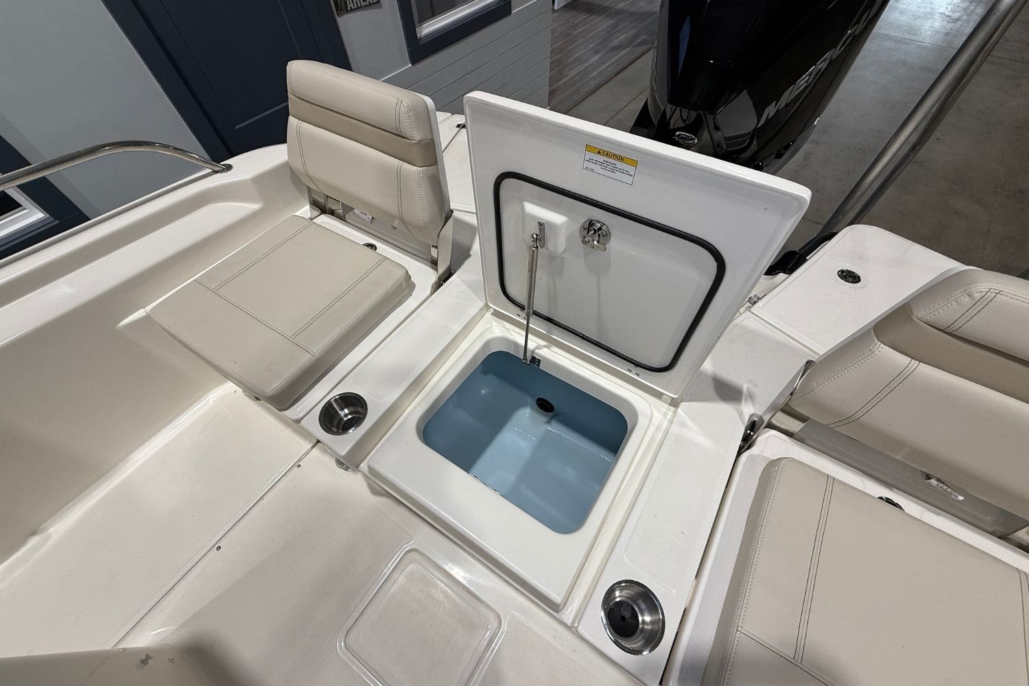 2026 Boston Whaler 250 Dauntless - 12