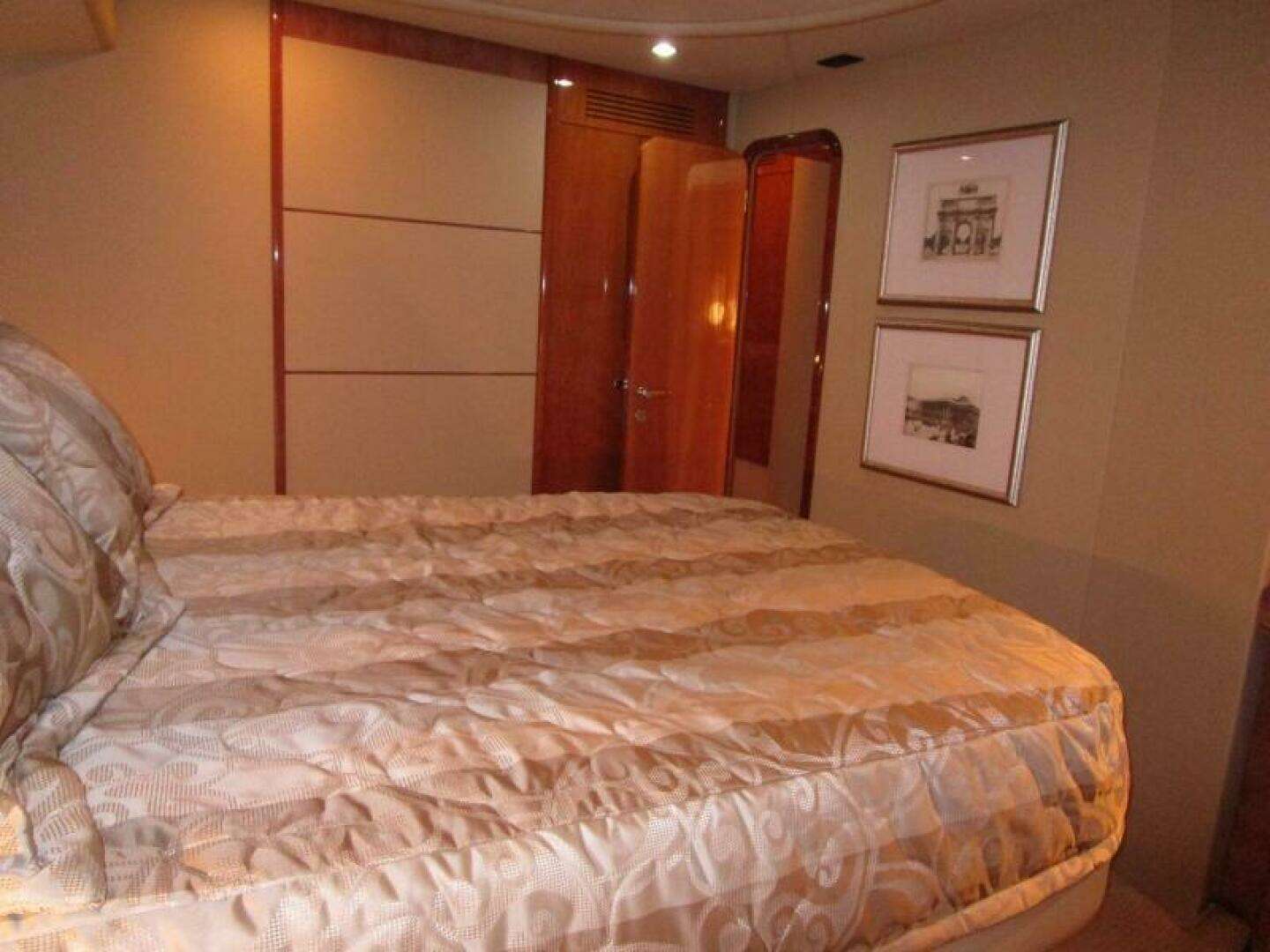 2003 Ferretti Yachts 590 Motor Yacht - Image 21