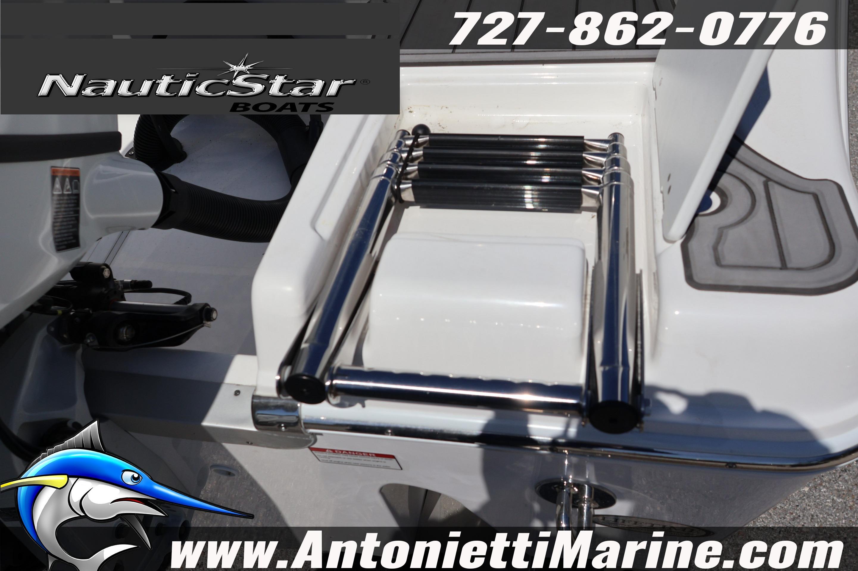2026 NauticStar 292 Legacy boat ladder and branding details.