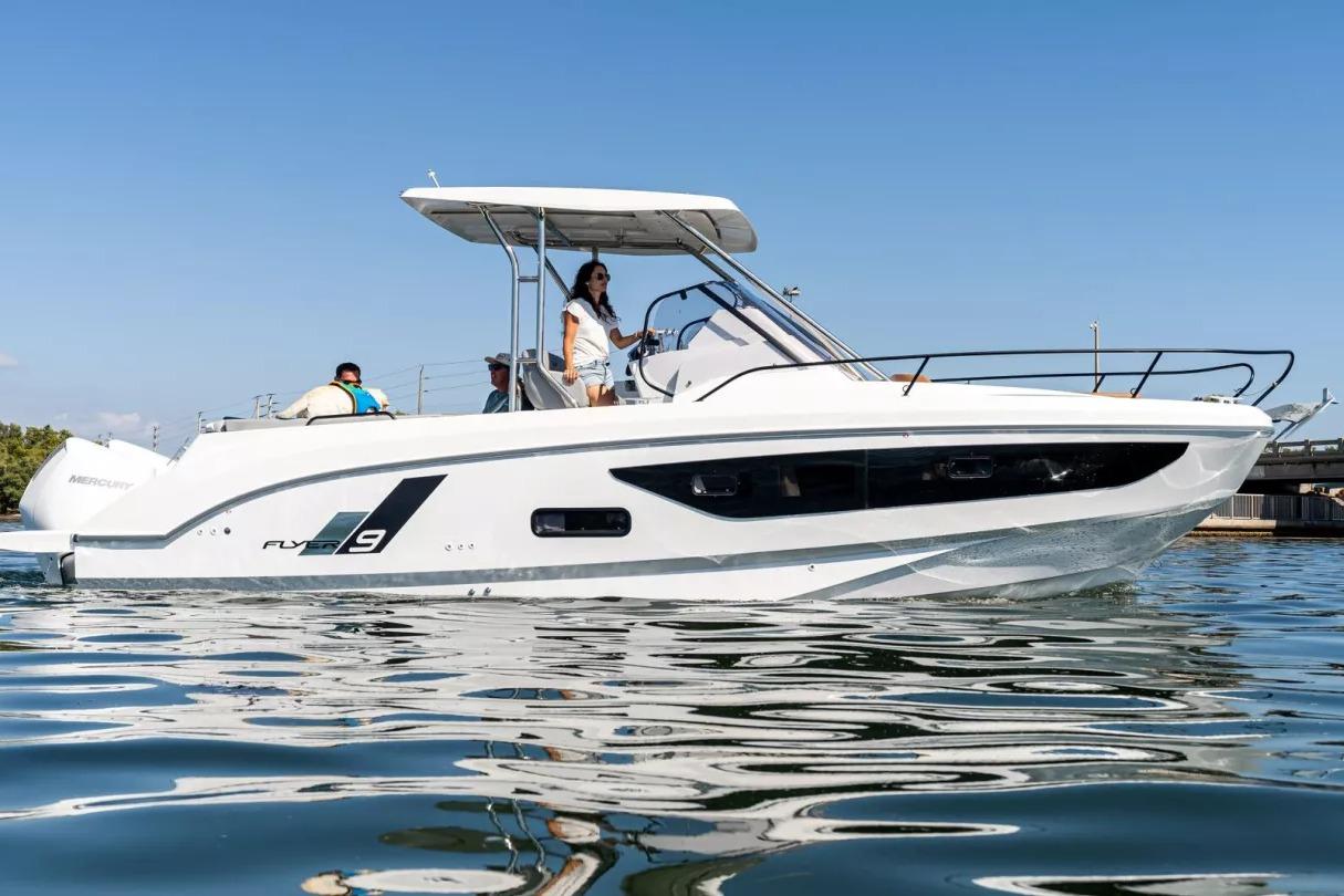 Beneteau Flyer 9 SUNdeck 2026 on calm water.