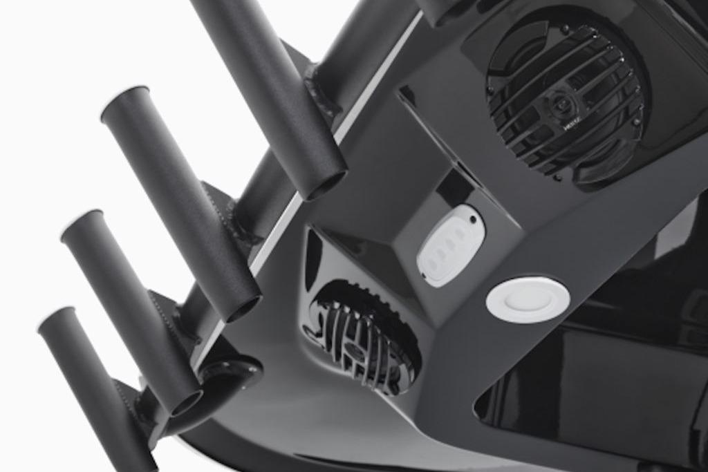 2026 Yamaha Boats 255 FSH Sport E, featuring rod holders and speakers.