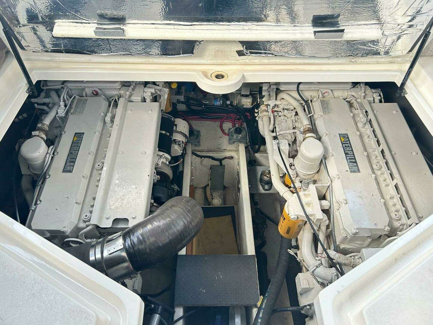 1997 Cruisers Yachts 4270 Esprit - Image 15