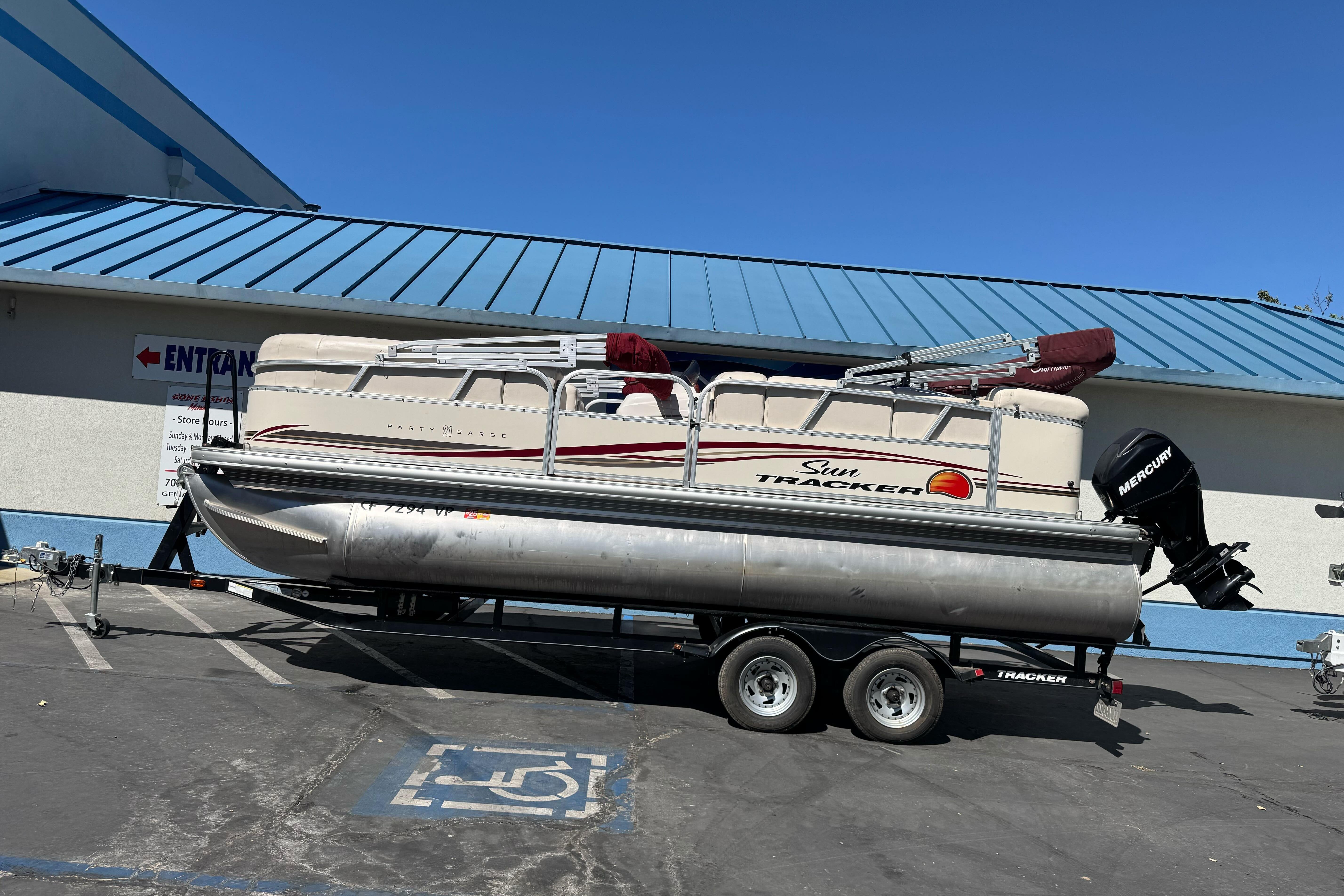 2011 Sun Tracker Party Barge 21