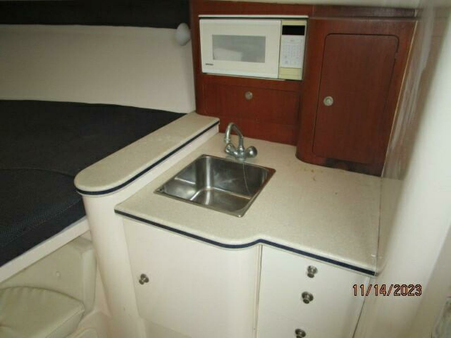 2001 Intrepid 348 Walkaround - Image 31