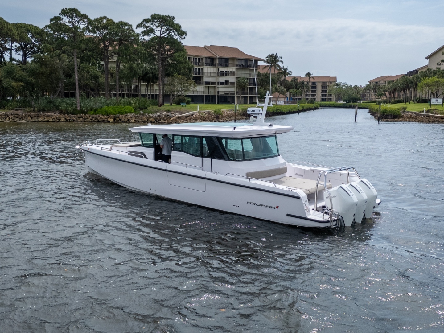 2024 Axopar 45 XC Cross Cabin - Image 7