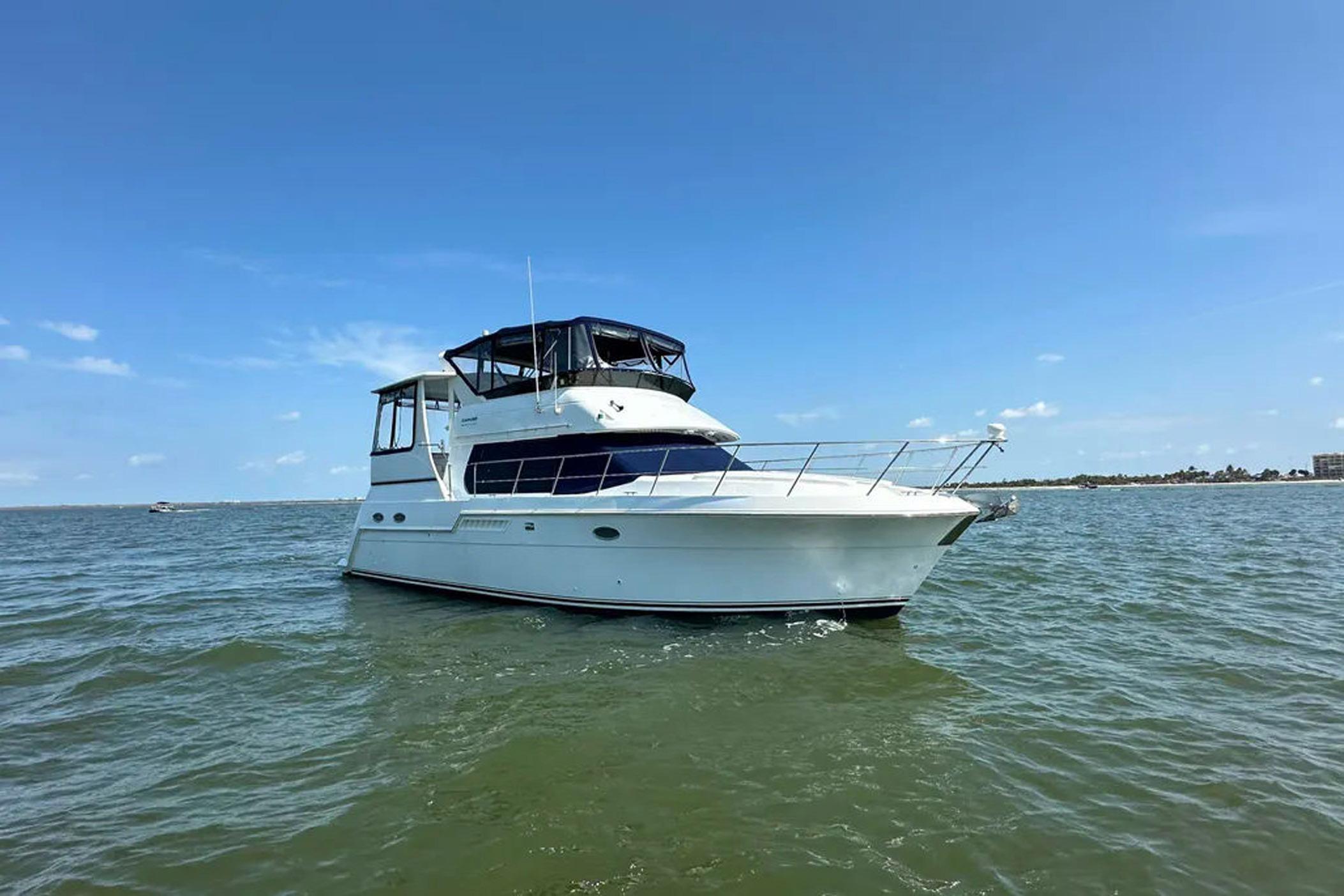 2000 Carver 406 Motor Yacht