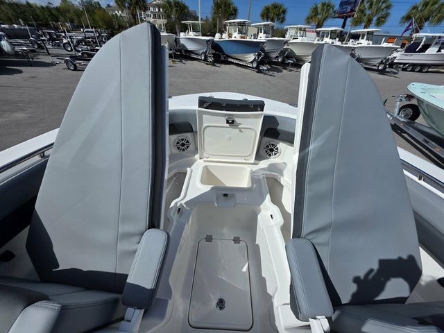 2026 Robalo R277 - 22